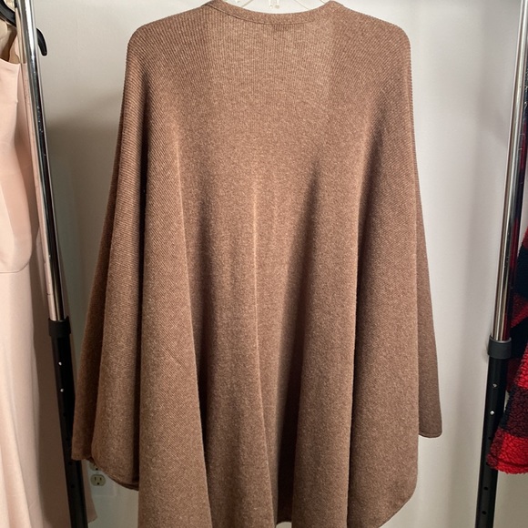Holt Renfrew Vintage Brown Blanket Cape - Picture 4 of 5